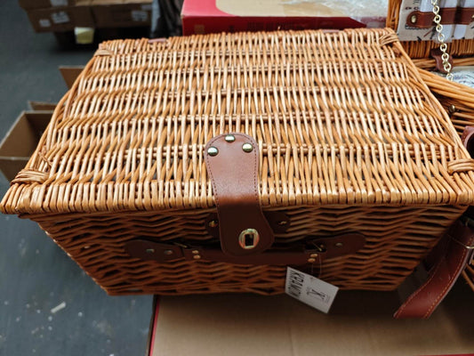 4 Person Outdoor Luxury Wicker Picnic Basket Set with Plates Wine Glasses