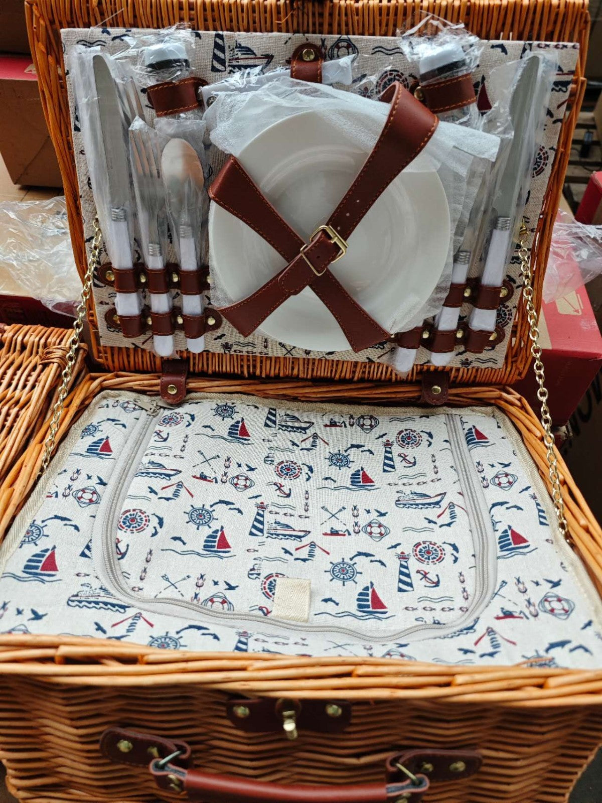 4 Person Outdoor Luxury Wicker Picnic Basket Set with Plates Wine Glasses