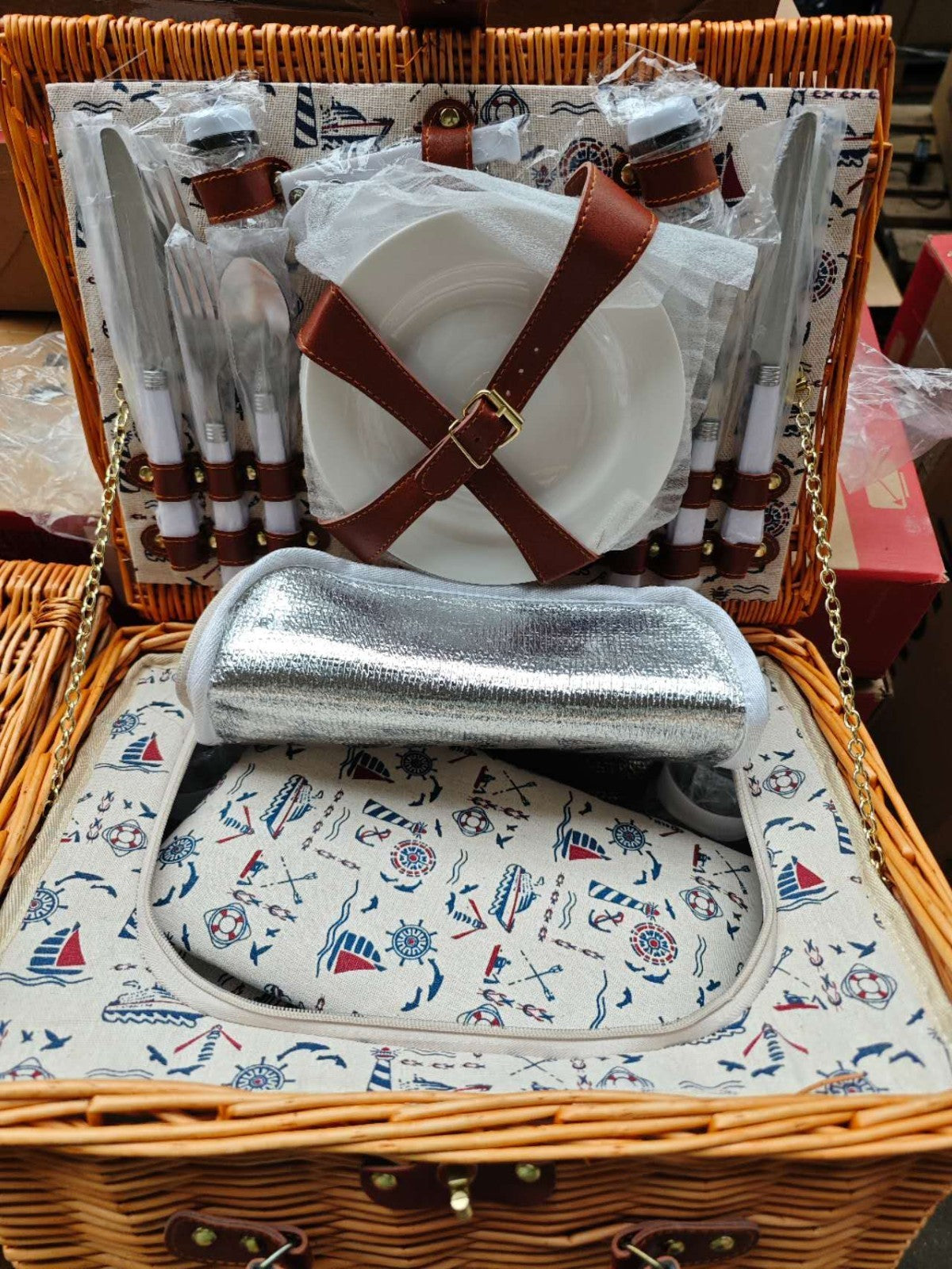 4 Person Outdoor Luxury Wicker Picnic Basket Set with Plates Wine Glasses